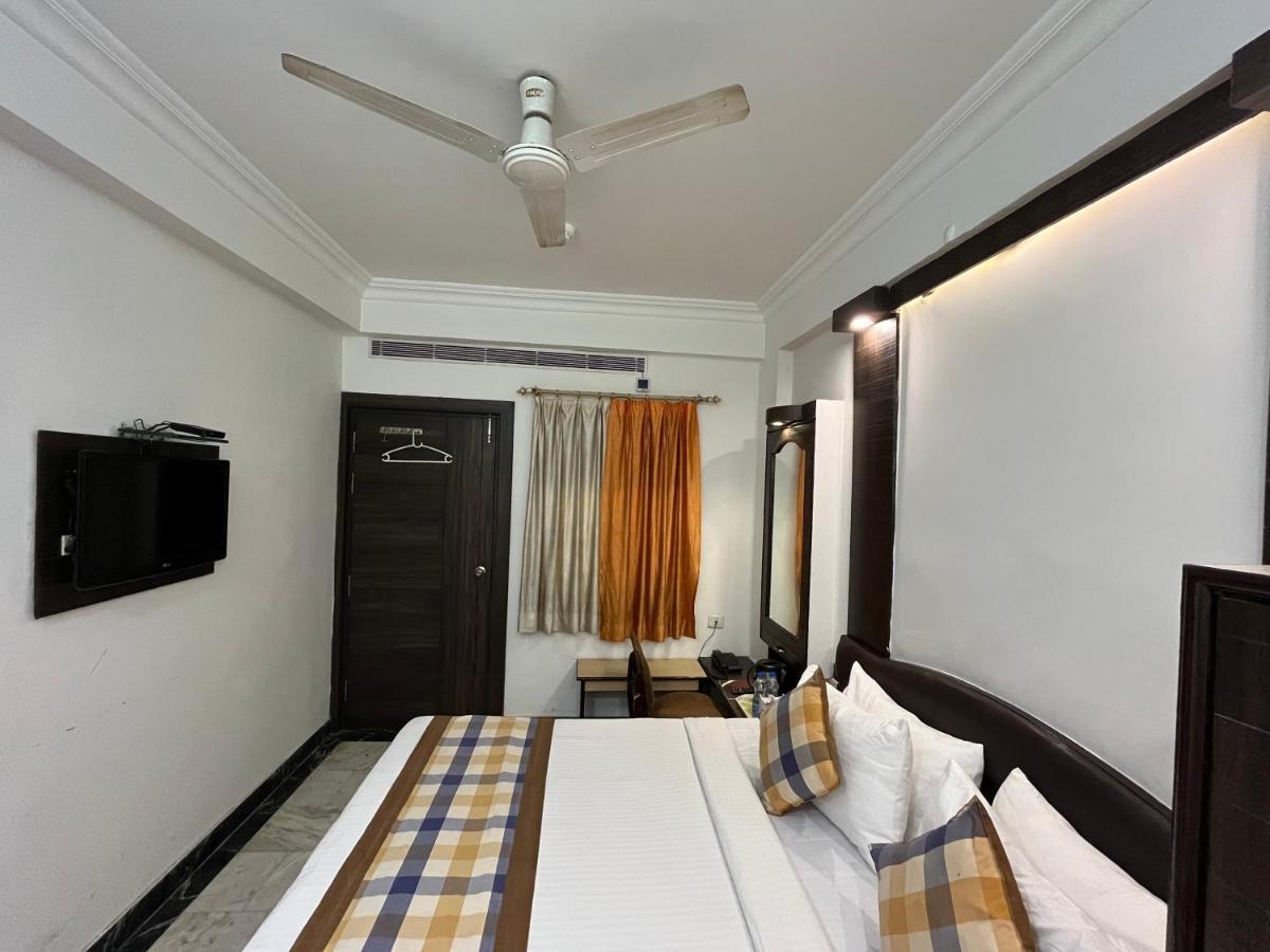 Hotel Moti Palace Agra  Exteriör bild