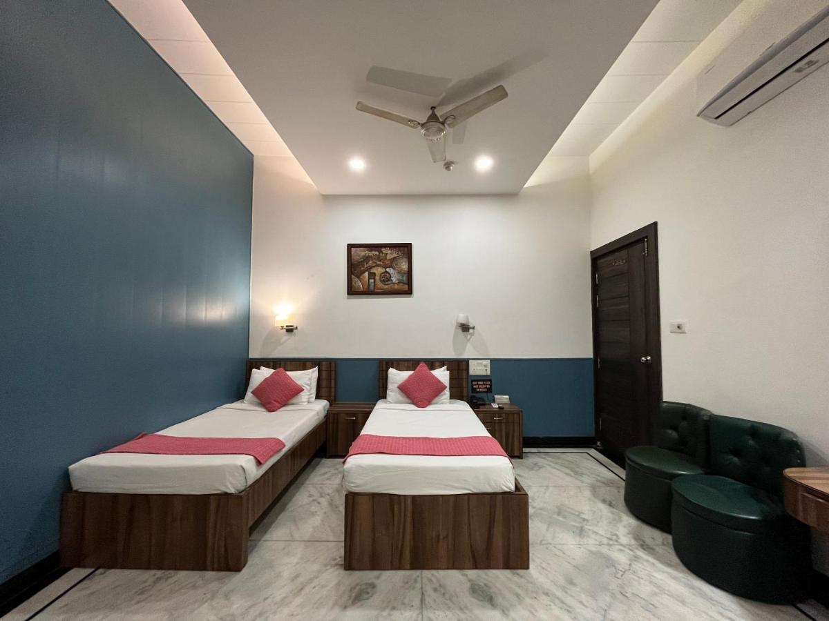 Hotel Moti Palace Agra  Exteriör bild