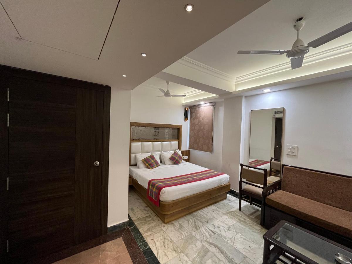 Hotel Moti Palace Agra  Exteriör bild