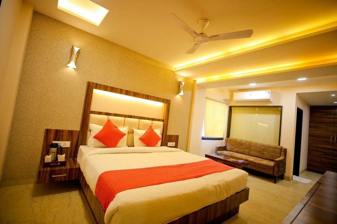 Hotel Moti Palace Agra  Exteriör bild