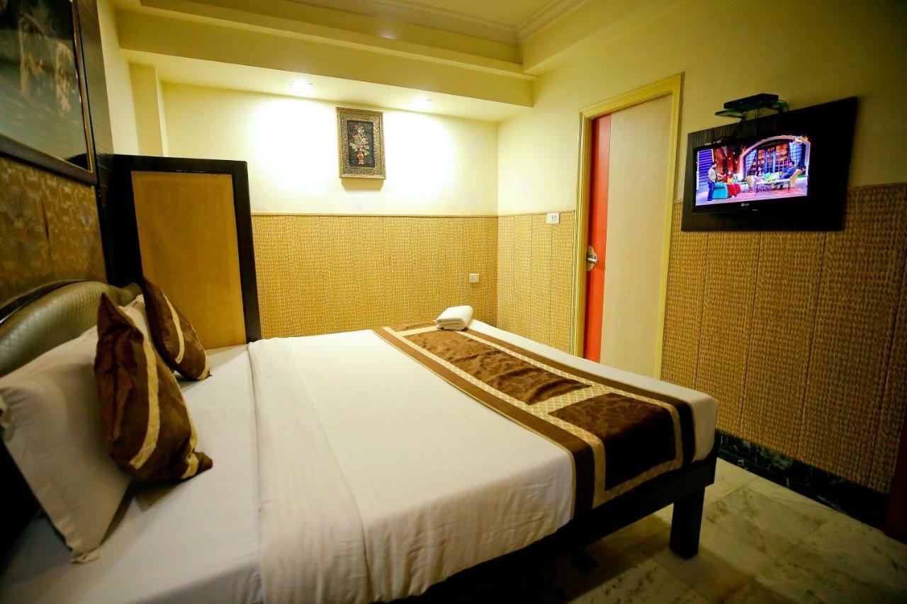 Hotel Moti Palace Agra  Exteriör bild