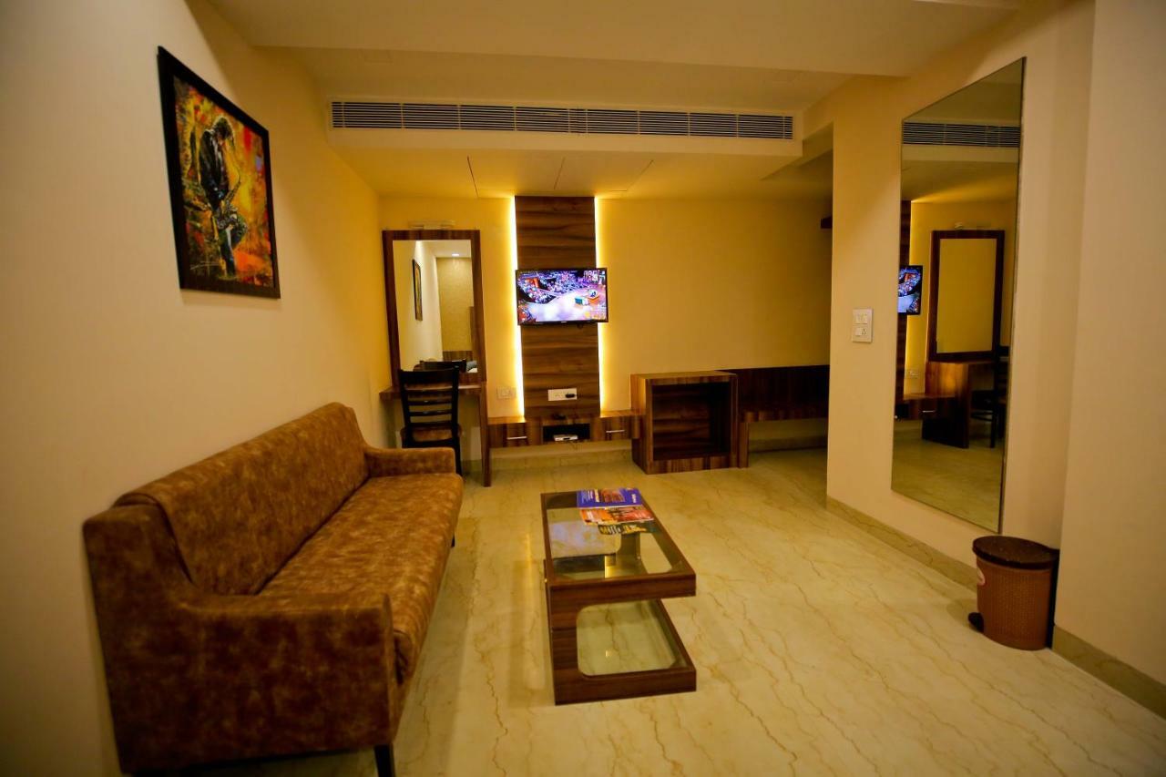 Hotel Moti Palace Agra  Exteriör bild